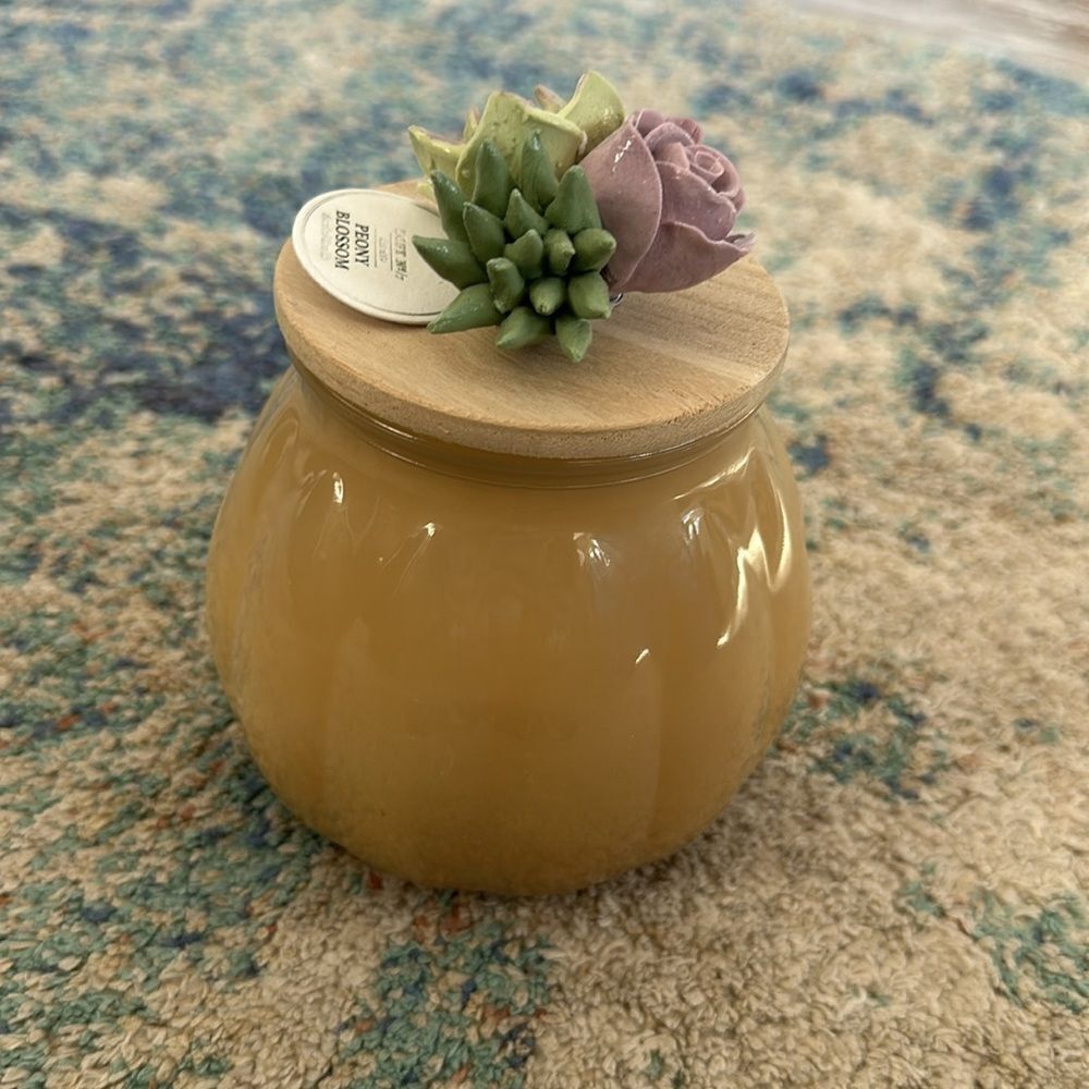 New LOFT No 7 Peony Blossom Candle With Succulent/Rose Top